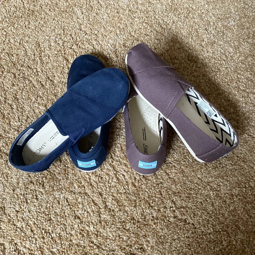 Tom’s slip on shoes. 2 pair, dark blue and dark brown. - Picture 1 of 9